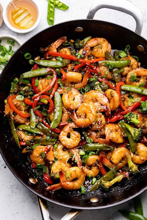 Dive into sweet and savory flavors with this Healthy Garlic Shrimp Stir Fry. Made with loads of veggies and seasonings, it's a must-try for this week's dinner lineup!