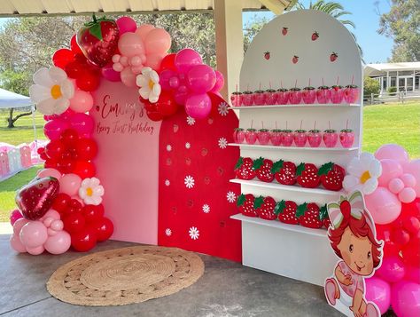 Berry First Birthday || Emory’s 🍓🍓 • Strawberry shortcake🧁🍓 Thank you @siecabby for always trusting us! #strawberrydecor #decorationstrawberry #strawberries🍓 #strawberriesdecoration #decoracionfresita #decoracionmargarita #fresasymargaritas #daisy #strawberry #strawberryanddaisy #strawberrydecoration #decorationstrawberry #strawberrys #rositafresita #rositafresita🍓 #strawberryshortcake #strawberryshortcakeparty #partystrawberries #fresas #decoraciónfresas #fresaparty #rositafresita🍓 #straw... Strawberry 4th Birthday Party, Strawberry Shortcake Birthday Theme, Strawberry Shortcake 1st Birthday Party, Strawberry Shortcake Birthday Cake, Strawberry Shortcake Birthday Party, Strawberry Shortcake Outfits, Berry Shortcake, Strawberry Shortcake Birthday, Berry First Birthday