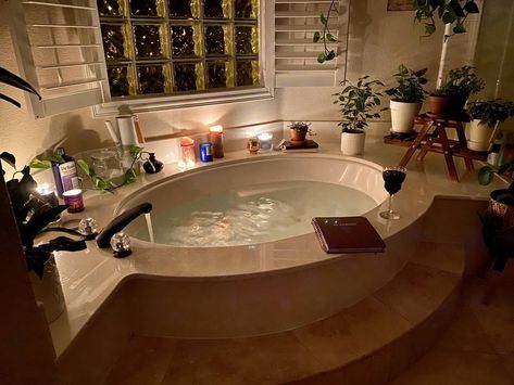 Bathtub Aesthetic, Large Bathtub, Cozy Bath, Bath Aesthetic, Bathtub Decor, Garden Tub, Jacuzzi Tub, Dream House Rooms, Dream Apartment