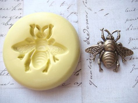 BUMBLE BEE (size small) - Flexible Silicone Mold - Push Mold, Jewelry Mold, Polymer Clay Mold, Resin Mold, Craft Mold, Food Mold, PMC Mold Savon Diy, Cleaning Mold, Food Mold, Formy Silikonowe, Polymer Clay Mold, Bee Inspired, Jewellery Moulds, Food Projects, Bee Crafts