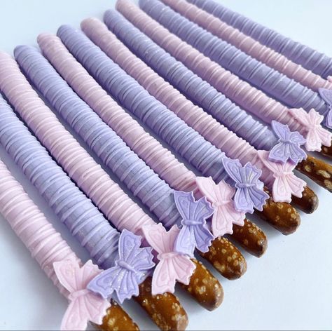 Butterfly Chocolate Covered Pretzels, Pink And Purple Dessert Table, Purple Treat Table, Fairy Theme Treats, Purple Themed Baby Shower Ideas, Bridgington Party, Butterfly Baby Shower Dessert Table, Butterfly Party Food Ideas, Butterfly Dessert Table Ideas