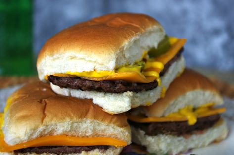 Copycat Krystal (or White Castle) Burgers Are Absurdly Delicious Krystal Burger Recipe Copycat, Copycat Krystal Burgers, White Castle Recipe, Krystal Burgers, Krystal Restaurant, Krystal Burger, White Castle Burgers, Pickle Slices, White Castle