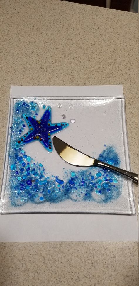 Fused glass  cheese plate of star fish.  Plate is 8 inches and comes with cheese spreader Vitrofusion Ideas, Fused Glass Fish, Fuquay Varina Nc, Glass Houses, Cheese Spreaders, Fused Glass Artwork, Fish Plate, Star Fish, Glass Fish