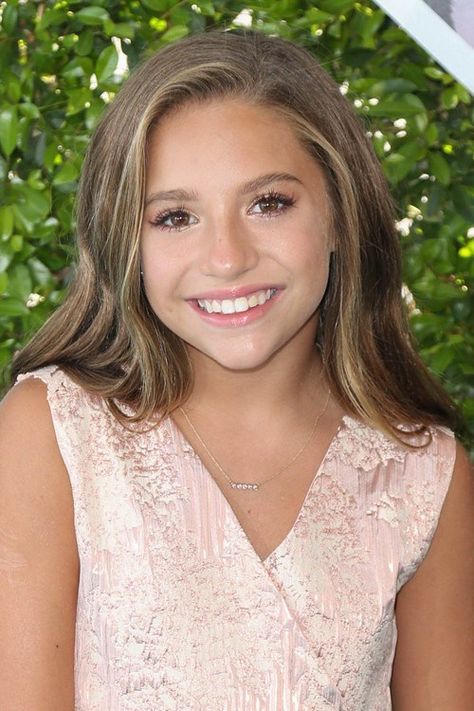 Best Makeup Tips for Tween Girls | tween girls clothing at Girls Tween Fashion Lydia Makeup, Bunny Hairstyle, Preteen Makeup, Teenage Makeup, Fresh Makeup Look, App Drawings, Lola Bunny, Kenzie Ziegler