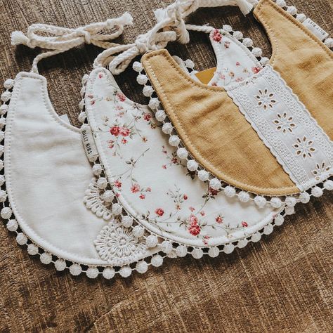 Opal, Frankie & Harvest Bibs. Turn each one over for a different design! Billy Bibs, Baby Bibs Patterns, Diy Bebe, Diy Baby Gifts, Products Ideas, Trendy Sewing, Baby Sewing Projects, Baby Hoodie, Baby Clothes Patterns