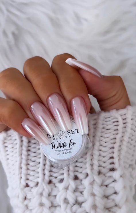 White Ombre Chrome Nails, Ice White Nails, Iced Nails, January Nails Ideas 2023, January Nails 2023, Perfect Summer Nails, Glazed Nails, Ombre Chrome Nails, Fly Nails