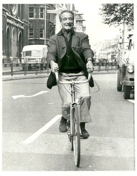 Photography: A blog of old-school actors on bikes? Yes please Victor Borge, V Smile, Stephen Rea, Vintage Cycles, Bicycle Clothing, Cycle Chic, Cycling Photos, Bike Rider, Cycling Fashion