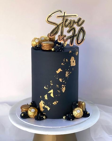 Cake In Black And Gold, 30th Male Birthday Cake, Male 50th Birthday Cake Ideas, Elegant Black And Gold Cake, Cake For Male Birthdays, Masculine Birthday Cake Ideas, Male 70th Birthday Cake, Male 60th Birthday Cake Ideas For Men, 30th Birthday Cake Black And Gold