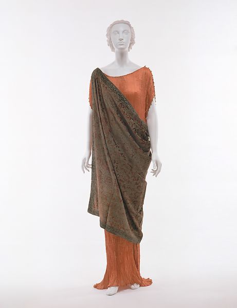 The Chiton, Peplos, and Himation in Modern Dress | Essay | The Metropolitan Museum of Art | Heilbrunn Timeline of Art History Greek Chiton, Ancient Greece Fashion, Fortuny Dress, Extraordinary Clothes, Classical Dress, Mariano Fortuny, Greece Fashion, Greek Women, Tea Gown