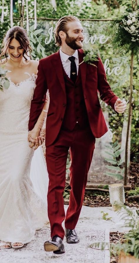 Maroon Best Man Suit, Red Best Man Suit, Burgundy Red Suit Men, Men’s Wedding Suits Red, Mens Red Wedding Suits, Wine Red Groom Suit, Crimson Suit Men, Red And Green Groomsmen Attire, Red Suit For Men Wedding