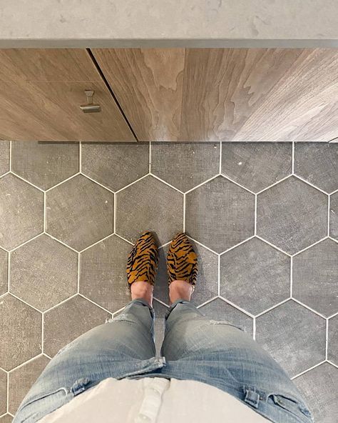 Hexagon Tile Kitchen Floor, Octagon Tile Floor, Room Tiles Floor, Octagon Tile, Laundry Room Tile, Miller House, Bathroom Wood, Modern Bathroom Tile, Mudroom Ideas