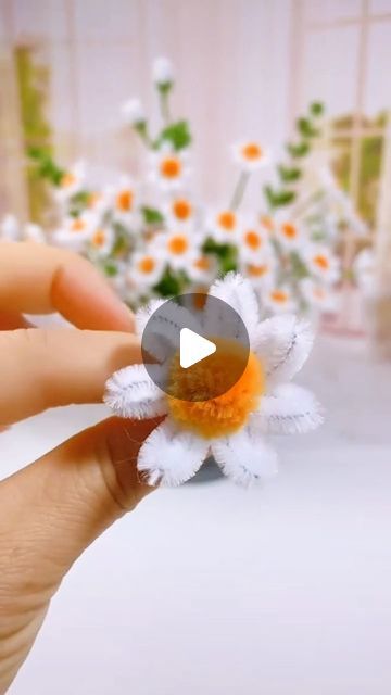 Itsy Bitsy Artsy I Art & Craft I Creative DIY on Instagram: "Pipe cleaner flowers: Creative Craft Inspiration 🌼🌿✂️ Explore your creativity with unique handmade pipe cleaner flowers. Elevate your home decor with this stunning DIY creation!  . . . 📌 Follow me for more: ➡️ @itsy_bitsy_23 ➡️ @itsy_bitsy_23 ➡️ @itsy_bitsy_23 . . . #craftflower #Handmade #PipeCleanerCrafts #DIYDecor #ArtisticCreations #HomeCrafts #CraftyIdeas #flowercraft #CreativeDesign #pipecleanerflowers #HandmadeDecor #ArtisanCrafts #HomeDecoration #CraftInspiration #DIYProjects #CraftingCommunity #DecorInspiration #ArtisticHome #CraftyLife #HandcraftedBeauty #UniqueDecor #CreativeExpression #CraftingPassion #ArtisticSkills #HomeDecorIdeas #pipecleaners #parentchildhandmade #craftymom #decor #decorideas" Diy Nature Home Decor, How To Make A Pipe Cleaner Flower, Flower Out Of Pipe Cleaners, Piper Cleaner Flower, How To Make Flowers With Pipe Cleaners, Pipe Cleaner Decorations, Flowers From Pipe Cleaners, Flowers Made From Pipe Cleaners, What To Do With Pipe Cleaners