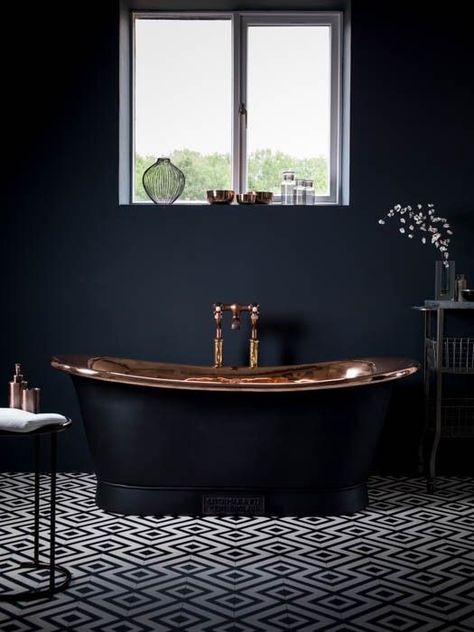 Black bathroom with a copper bathtub Black Bathtub, Interior Hotel, Bad Inspiration, Hotel Villa, Trendy Bathroom, Design Del Prodotto, Bath Room, Natural Home Decor, Cool Ideas