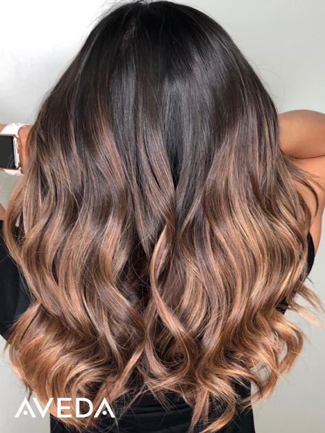 Isn't this creamy rose gold caramel blended fall balayage gorgeous? Aveda Artist @brushedandpainted shares her brunette balayage formula with us: "I free hand painted her hair with the viscosity whip formula and 40vol and in this session we did a backcombed foiliyage with enlightener and 10-20 volume. We toned with Demi+ 40g8n 4glightash 2 glightintenseash and 1g dkvb in permanent with 5 liquid developer." Is this the fall hair color inspiration you need? Click to find an Aveda salon near you. Aveda Toner Formula, Brunette Balayage Formula, Caramel Toner, Aveda Color Formulas, Aveda Formulas, Toner Formulas, Hair Formulas, Fall Balayage, Aveda Hair Color