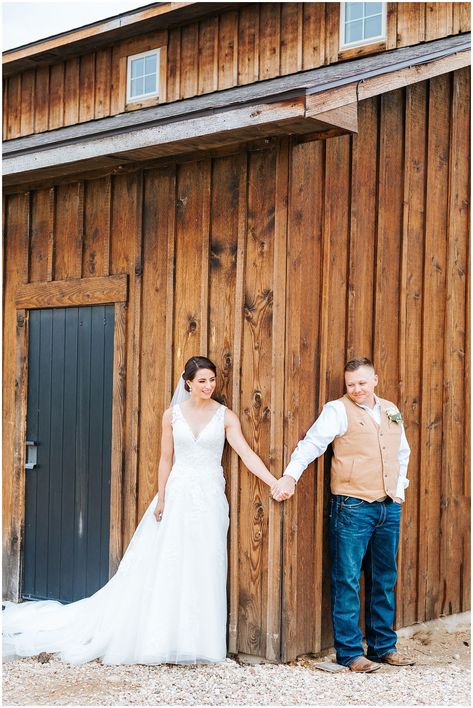 Bride and Groom Pray together before their ceremony hidden from each other - No first look Wedding Pics Ideas, First Look Photos, Idaho Wedding, Lakeside Wedding, Timeless Dress, Wedding Picture, Engagement Portraits, Fall Engagement, Wedding Photo Inspiration