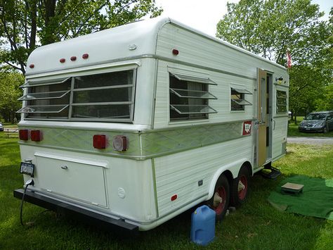 Vintage Holiday Rambler Remodel, 1976 Prowler Camper Remodel, Retro Trailers, Holiday Rambler, Small Travel Trailers, Vintage Spartan Travel Trailers, Old Campers, Vintage Camper Remodel, Retro Campers