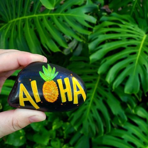 Happy Aloha Friday, Hawaii Painting, Pineapple Painting, Inspirational Rocks, Aloha Party, Leg Art, Aloha Friday, Painting Canvases, Kindness Rocks