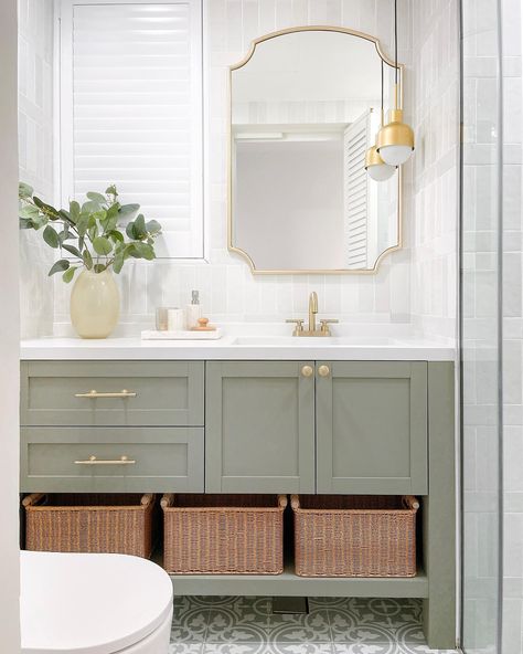 Green Vanity, Home Luxury, Bathroom Inspiration Decor, Upstairs Bathrooms, Bathroom Renos, House Bathroom, White Bathroom, Beautiful Bathrooms, Kids' Bathroom