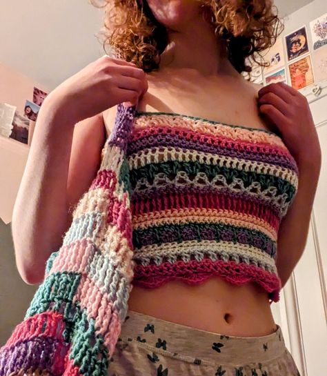 Crochet Eras Tour Outfit, Multicolor Crochet Top, Annella Perlman, Crochet Scrap Yarn Projects, Scrap Yarn Projects, Finger Crochet, Eras Tour Outfit, Crochet Tank Tops, Hippie Crochet