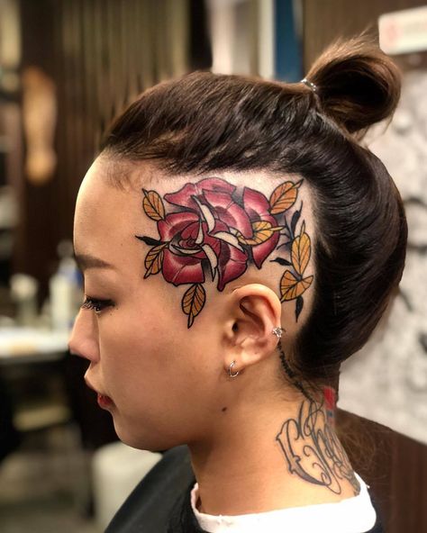 Head Tattoo Hair, Wolf Face Tattoo, Temporary Face Tattoos, Tattoos Flowers, Trad Tattoos, Scalp Tattoo, Head Tattoo, Facial Tattoos, Red Tattoos