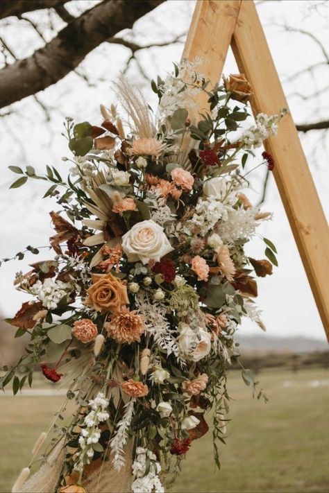 Fall Ceremony Arch, Fall Outdoor Ceremony, Arbor Flowers, Fall Wedding Arches, Wedding Alters, Barn Wedding Photos, Wedding Bouquets Bride, Wedding Arch Flowers, Arch Flowers