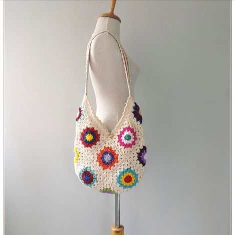 👜 This granny square bag can be fabulous as your belongings. Everybody likes crochet granny square. 🌈Perfect color transitions make this shabby chic bag quite flashy. Summer retro style meets function and versatility in this fun slouchy hobo bag. 👜 This Slouchy Hobo Bag perfect for you all seasons. Amazing style aside, this vintage style purse also features handcrafted. 🌺 If you like the hippie stlye ,this 1970s Purse will be perfect choice for you. Free Crochet Bag Patterns, Shabby Chic Bags, Crochet Hobo Bag, Cottagecore Bag, Quick Projects, Slouchy Hobo Bag, Flower Tote Bag, Free Crochet Bag, Flower Tote