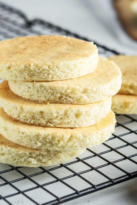 Biscuit Joconde, or Joconde sponge cake, is a French almond biscuit used for creating cake rolls, Yule logs, Opera cake, and other French desserts. This light sponge cake has a texture like Genoise cake but with the added richness and softness of ground almonds. Pint the recipe at www.bakinglikeachef.com Edible Moss For Cakes, Joconde Sponge, Edible Moss, Woodland Cakes, Genoise Cake, Traditional French Desserts, Yule Logs, Edible Grass, French Almond