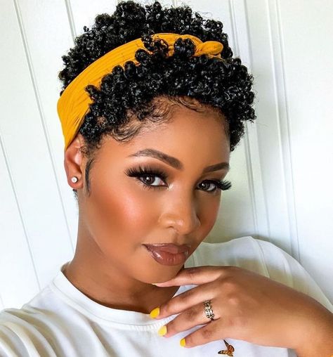 25 Perfect Twa Hairstyles That Will Keep You Looking Stylish Cabello Afro Natural, Short Natural Curly Hair, Twa Hairstyles, Natural Hair Cuts, Natural Hair Short Cuts, 4c Hair, Natural Hair Styles Easy, Short Hair Styles For Round Faces, Penteado Cabelo Curto