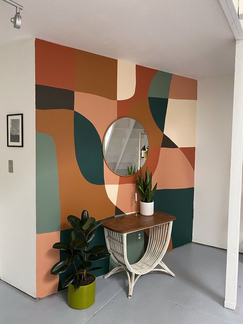 Modern Art Deco Powder Room, Easy Murals To Paint Accent Walls, Geometry Wall Paint, Cute Accent Wall Ideas, Fun Wall Painting Ideas Creative, Abstract Accent Wall, Ideas Para Pintar Paredes, Home Murals, Pola Cat Dinding