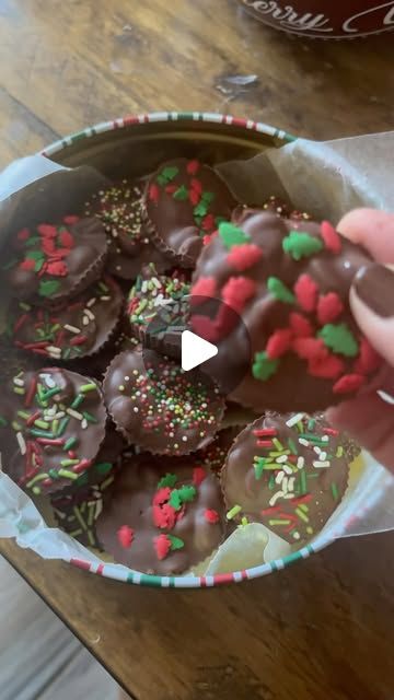 Jennifer Amicis on Instagram: "I love making homemade gifts for people at the holidays so I thought about making this crockpot candy and giving it away. It’s so easy.  Of course you just get out your crockpot and add your favorite chocolate to it. Add in your favorite fixings.  I used peanut butter and salted peanuts. Let it warm through. When it was all melted I stored to combine then put them in cupcake papers. Added some festive sprinkles on the top and put them in the refrigerator to set.  After, I took the papers off and placed them in my favorite holiday tins.  Such great gifts for friends this holiday season.  Merry Christmas 🎄🎁" Christmas Crockpot Candy, Christmas Crockpot, Hay Stacks, Christmas Baking Gifts, Cupcake Papers, Christmas Treats For Gifts, Crockpot Candy, Christmas Cookie Party, Salted Peanuts