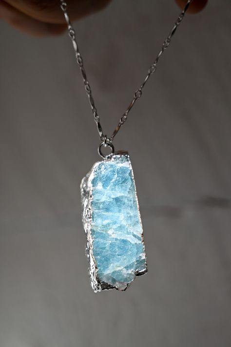 We all need a crystal pendant necklace like this stunning Aquamarine necklace! Not only can it be worn day to day but it can also be a statement piece for going out, layered with other Fierce Forward jewels. Aquamarine carries properties of flow, fluidity, and trust. Wear your I Trust My Path Necklace and remember to trust yourself and the path you're on! This necklace goes well with a pair of statement earrings, like the I Am Crystal Clear Arrowhead Earrings model wears in images. Aquamarine ge Arrowhead Earrings, Aesthetic Necklace, Earrings Model, Aquamarine Necklace, Crystal Pendant Necklace, Handmade Jewelry Tutorials, Aquamarine Jewelry, Silver Bar, Mala Necklace