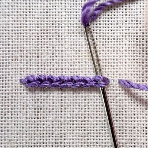 Reverse chain stitch method stage 5 Embroidery Chain Stitch, Reverse Chain Stitch, Embroidery Lessons, Chain Stitch Embroidery, Crazy Patchwork, Needle Crafts, Crazy Quilting, Hardanger Embroidery, Needlepoint Stitches