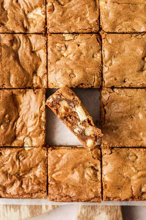 White Chocolate Browned Butter Blondies ... are really as delicious as they sound. Soft and chewy with a beautiful caramel, nutty undertone. It’ll be hard to stop at one! BY EMMA DUCKWORTH BAKES Blondies Photography, Chewy Blondies Recipe, Chewy Blondies, Brown Butter Blondies, Blondie Recipes, Sound Soft, Chocolate Blondies, White Chocolate Blondies, Oat Recipes