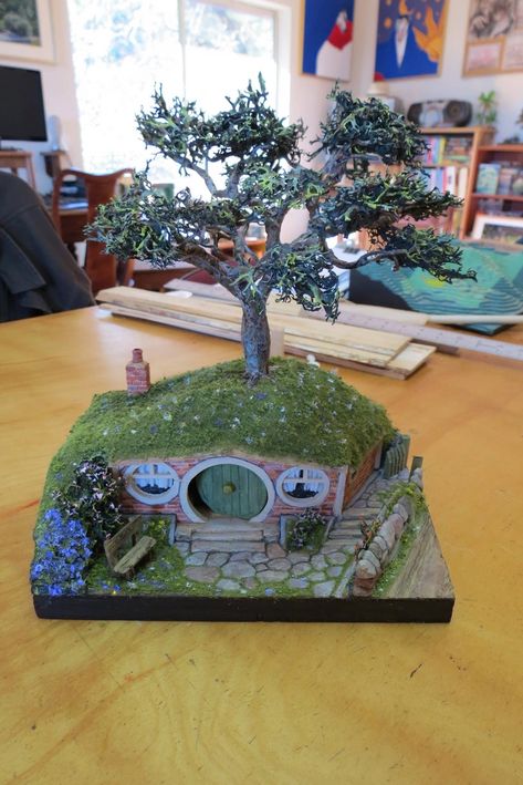 My father spent the past couple weeks hand making this hobbit hole from scratch. - Imgur Casa Do Hobbit, Hobbit Garden, Hobbit Houses, Casa Hobbit, Fairy Tree Houses, Practical Effects, Magic Home, Fairy Garden Crafts, Hobbit Hole