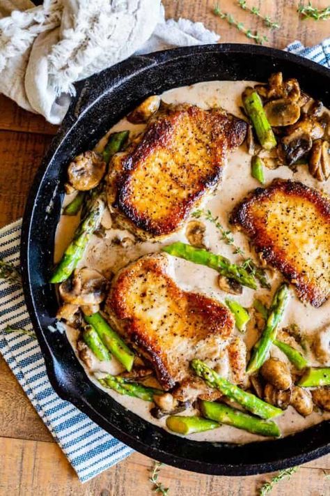 Pork Chops in Creamy Mushroom Sauce from The Food Charlatan. Creamy Pan Seared Pork Chops is such an easy weeknight dinner! Juicy boneless pork chops are seared over high heat to get that irresistible crust. Sautéed mushrooms and asparagus in a creamy pan sauce bring it all together. Dinner is done in about 30 minutes! These pork chops are really good served over white or brown rice, egg noodles, mashed potatoes, or cauliflower rice for a low carb option. Just add a salad or some green beans! Pan Seared Pork Chops, Balsamic Vinegar Chicken, Pan Seared Steak, The Food Charlatan, Seared Pork Chops, Asparagus And Mushrooms, Asparagus Recipes, Juicy Pork Chops, Pan Seared Chicken