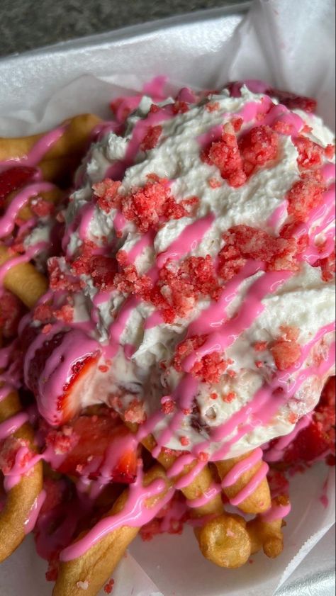 Funnel Cake Ideas, Funnel Cake Fries Recipe, Strawberry Funnel Cake, Dr Food, Funnel Cake Fries, Cooking Soul Food, Best Eggs, Funnel Cake Recipe, Food Truck Menu