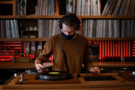 ESP HiFi is Denver's new vinyl record listening bar on Santa Fe Jazz Room, Record Bar, Listening Bar, Hifi Bar, Audiophile Room, Vinyl Cafe, Hifi Room, Waxing Room, Bar Concept