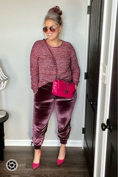 Velour Outfit Ideas, Velvet Joggers Outfit Casual, Velour Joggers Outfit, Velvet Joggers Outfit, Casual Joggers Outfit, Velour Pants Outfit, Joggers Outfit Fall, Bank Outfits, Pink Joggers Outfit