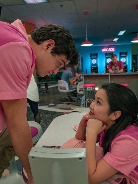 Romcom Movies, Peter Kavinsky, Jean Peters, Lana Condor, Lara Jean, T Shirt Female, Tv Couples, Movie Couples, Photo Couple