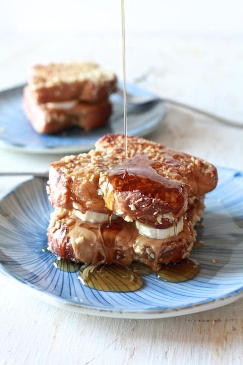 Peanut Butter, Honey & Banana Stuffed Almond Crusted French Toast Almond French Toast, Crusted French Toast, Stuffed French Toast, Butter Honey, Almond Crusted, Peanut Butter Honey, French Toast Recipe, Think Food, Peanut Butter Recipes