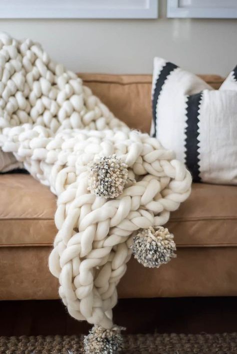 chunky knit blankets | arm knit handmade DIY pom poms tassels | Girlfriend is Better Knit Blanket Tutorial, Arm Knit Blanket, Chunky Blanket Diy, Chunky Blanket Pattern, Chunky Knit Yarn, Pompon Diy, Chunky Blankets, Diy Knit Blanket, Diy Blanket