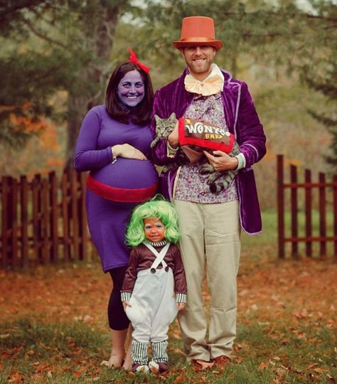 And this momma who transformed into Violet Beauregarde from Charlie and the Chocolate Factory with the help of her fetus. Mum And Baby Halloween Costumes, Halloween Costumes You Can Make, Family Themed Halloween Costumes, Pregnancy Costumes, Pregnant Halloween Costumes, Halloween Parejas, Happy Halloweenie, Themed Halloween Costumes, Fairy Halloween Costumes