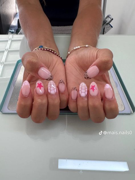 Light Pink And Navy Nails, Nail Idea Birthday, Nail Inspo Teen Girl, Clean Cute Nails, Cute Nails Tropical, Cute Pattern Nails, Deja Clark Nails, Gel X Designs Almond, Cute Nail Inspo Short Easy