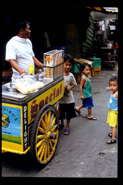 old style ice cream stall Mexican Street Food Vendor, Ice Cream Stall, Asian Core, Ice Cream Vendor, Mexican Ice Cream, Vintage Carts, Ice Cream Man, Mexican Street Food, Ice Cream Cart