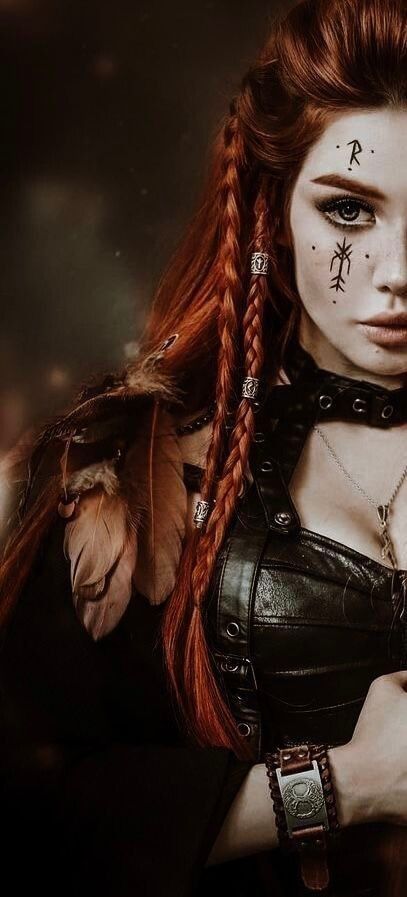 Red Headed Viking Woman, Warrior Woman Photoshoot, Warrior Women Costumes, Redhead Viking Women, Female Viking Photoshoot, Warrior Photoshoot Women, Viking Box Braids, Viking Women Aesthetic, Vikings Aesthetic Woman