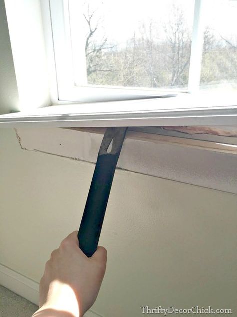 removing window sill How To Replace A Window Sill, Remove Window Trim, Window Seal Ideas, Kitchen Window Sill Ideas, Diy Window Sill, Window Trim Ideas Interior, Window Sill Replacement, Wood Window Sill, Interior Window Sill