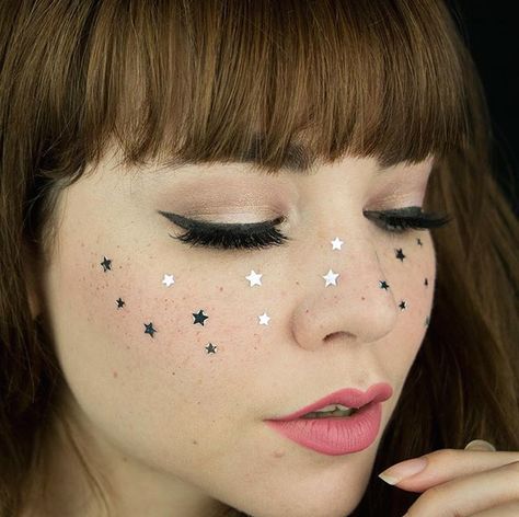 Star Freckles, Freckles Aesthetic, Glitter Face Makeup, Cowgirl Makeup, Gem Makeup, Stars Aesthetic, Freckles Makeup, Fake Freckles, Concert Makeup