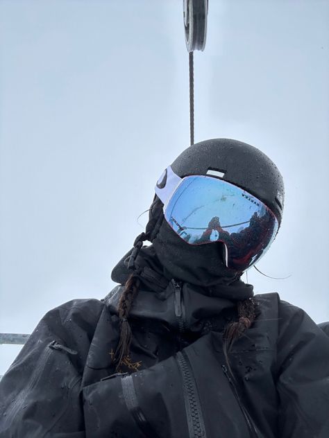 Oakley Snow Goggles, Chairlift Aesthetic, Oakley Ski Goggles, Arcteryx Ski Outfit, Ski Steeze, Snowboard Steeze, Snowboarding Outfit Aesthetic, Ski Goggles Aesthetic, Arcteryx Aesthetic