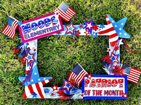 Patriotic themed photo prop for elementary school. Created by Lane McKinley Usa Theme Decorations, Usa Theme Party, America Themed Party, Photo Display Board, English Day, America Theme, Student Of The Month, America Party, 4th Of July Photos