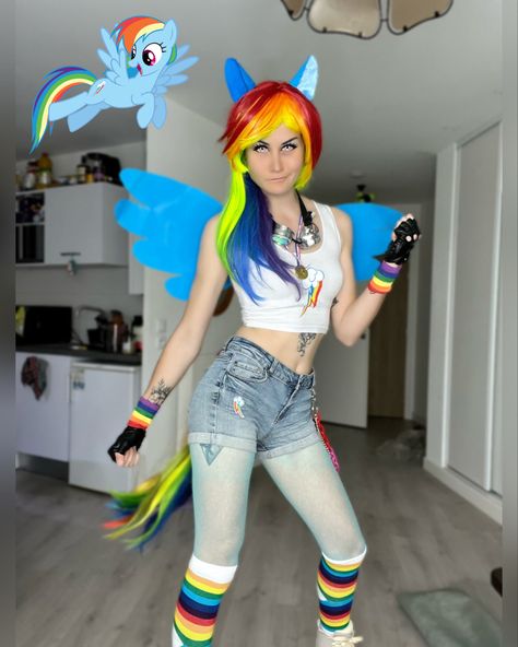 #rainbowdadh #rainbowdashcosplay #mlp #mlpcosplay #cosplay #mylittlepony #mylittleponyfriendshipismagic Rainbow Dash Halloween Costume, My Little Pony Cosplay, Rainbow Dash Cosplay, Rainbow Dash Costume, Pony Costume, Mlp Cosplay, Titus Andronicus, Powerpuff Girls Cartoon, My Little Pony Costume